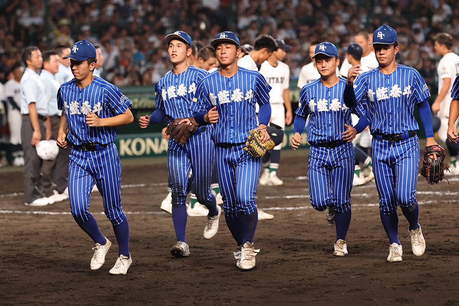 佐賀北と対戦した青藍泰斗ナイン【写真：加治屋友輝】