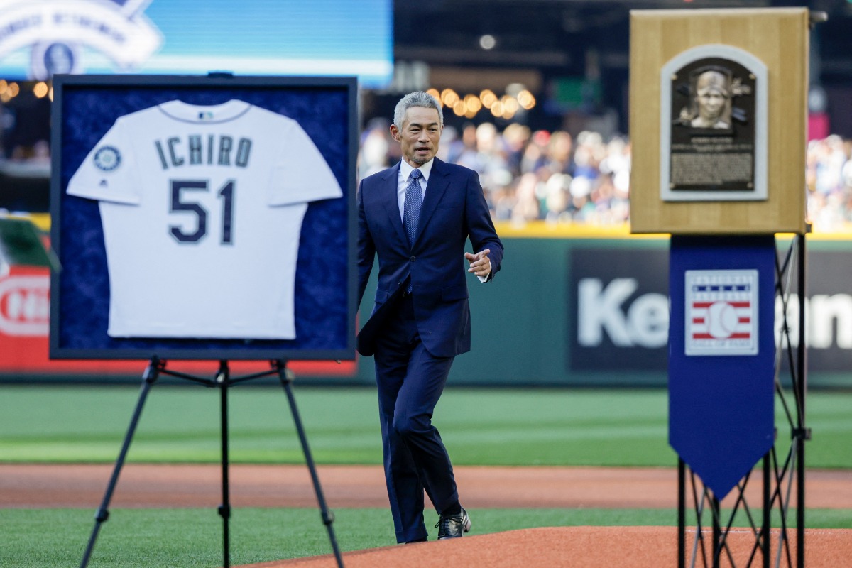 記念式典に登場したイチロー氏【写真:ロイター】