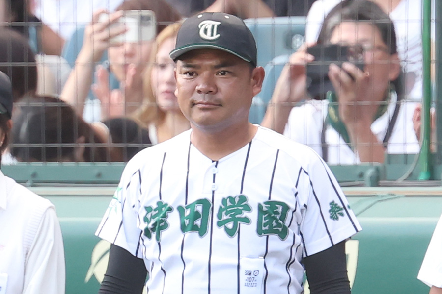 津田学園・佐川竜朗監督【写真：加治屋友輝】