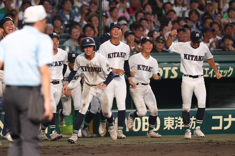 佐賀北ナイン【写真：加治屋友輝】