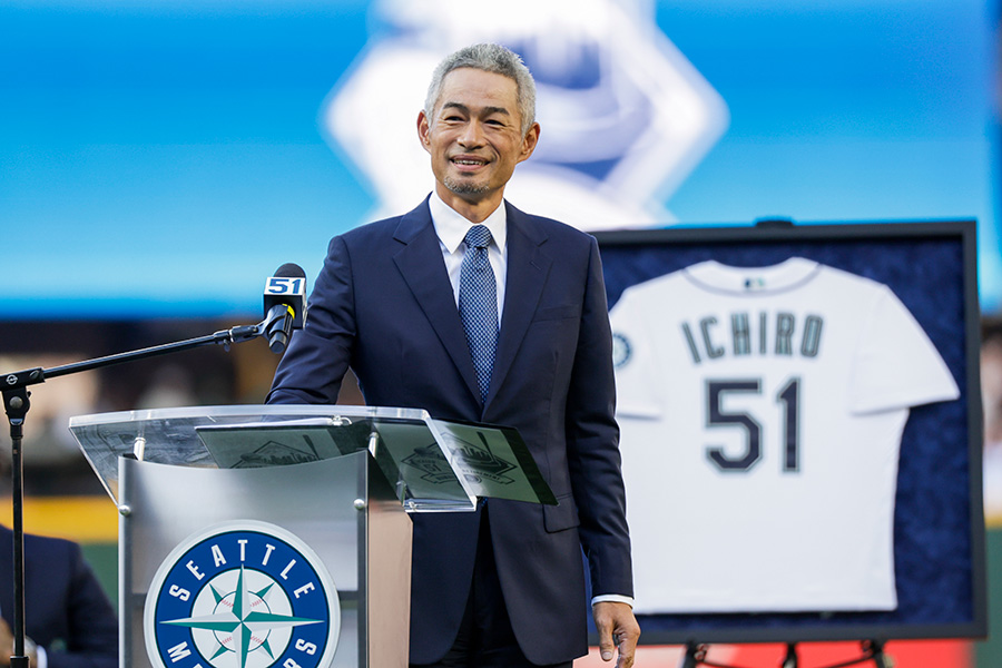 記念式典に登場したイチロー氏【写真：アフロ】