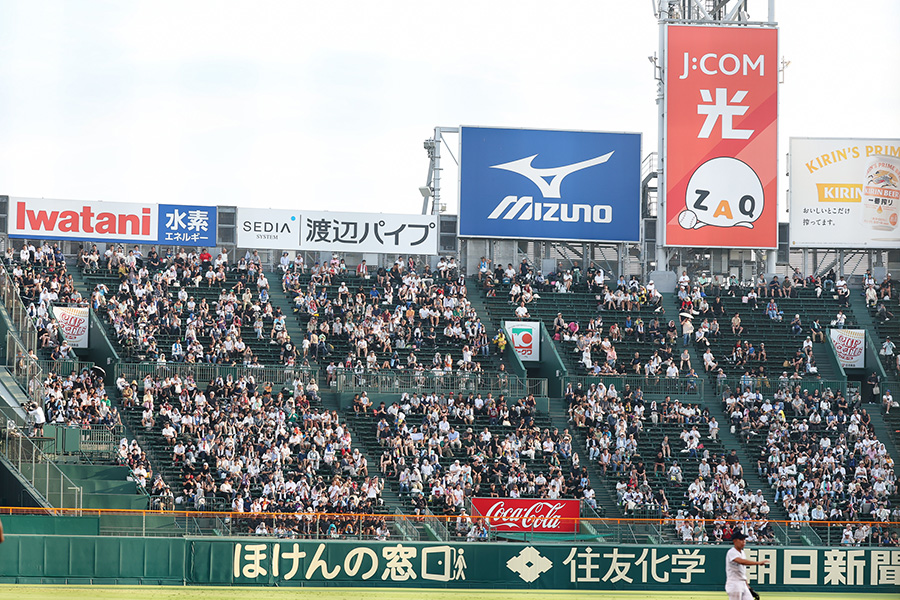 俳優の中越典子さんが甲子園で観戦報告【写真：加治屋友輝】
