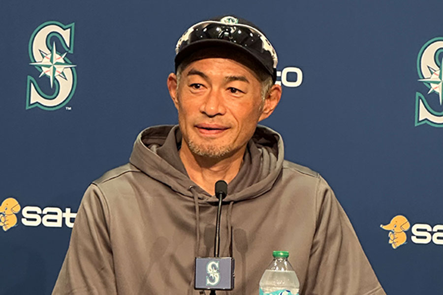 会見に臨んだイチロー氏 【写真：木崎英夫】