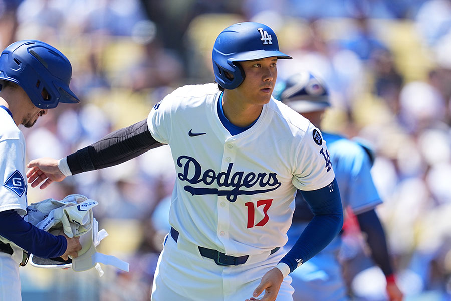 第2打席、申告敬遠で歩かされたドジャース・大谷翔平【写真：イワモトアキト】