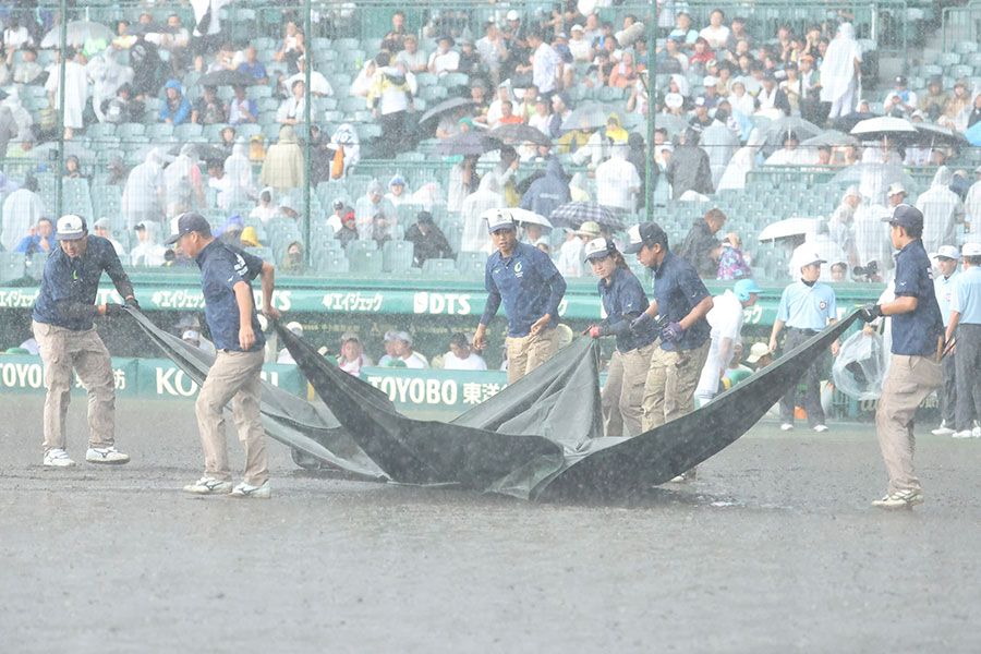 甲子園、悪天候で中断と発表【写真：加治屋友輝】