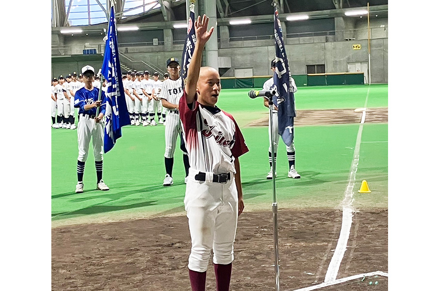 選手宣誓をする札幌手稲ボーイズ・平野【写真：日本少年野球連盟提供】