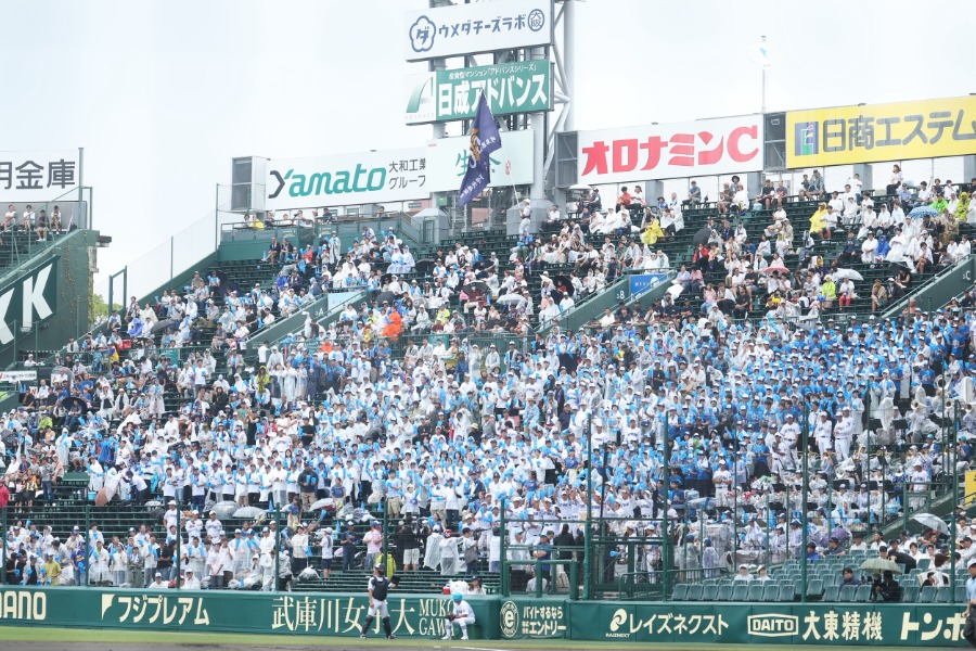 県岐阜商の応援団【写真：加治屋友輝】
