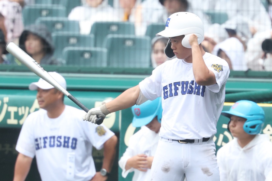 県岐阜商ベンチの様子【写真：加治屋友輝】