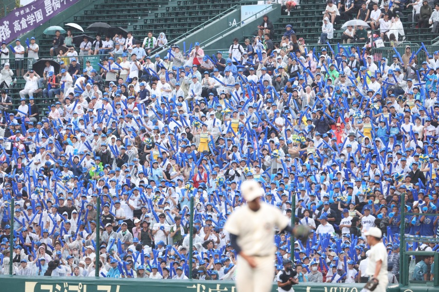 豊橋中央スタンドの様子【写真：加治屋友輝】