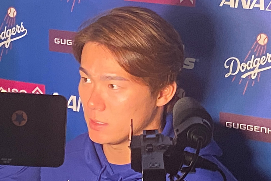 試合後取材に応じたドジャース・山本由伸【写真:真柴健】