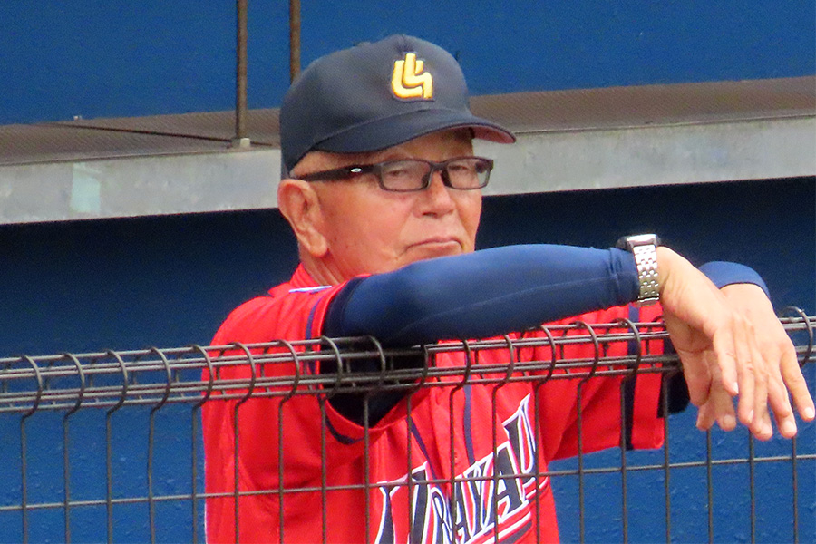浦安シニアの芝崎義男監督【写真：片倉尚文】