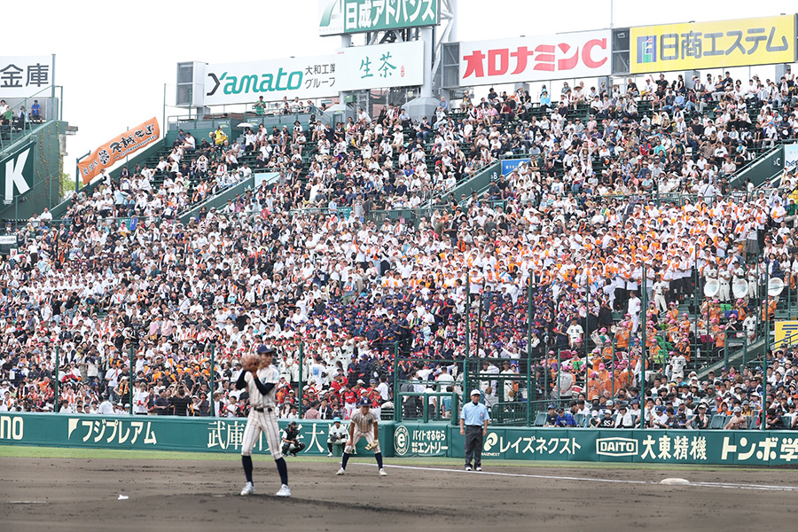 甲子園に駆け付けた尽誠学園スタンド【写真:加治屋友輝】