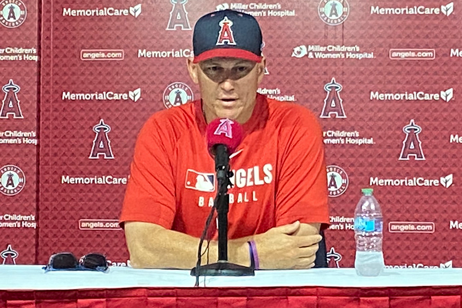 試合前、取材に対応したエンゼルスのレイ・モンゴメリー監督代行【写真：真柴健】