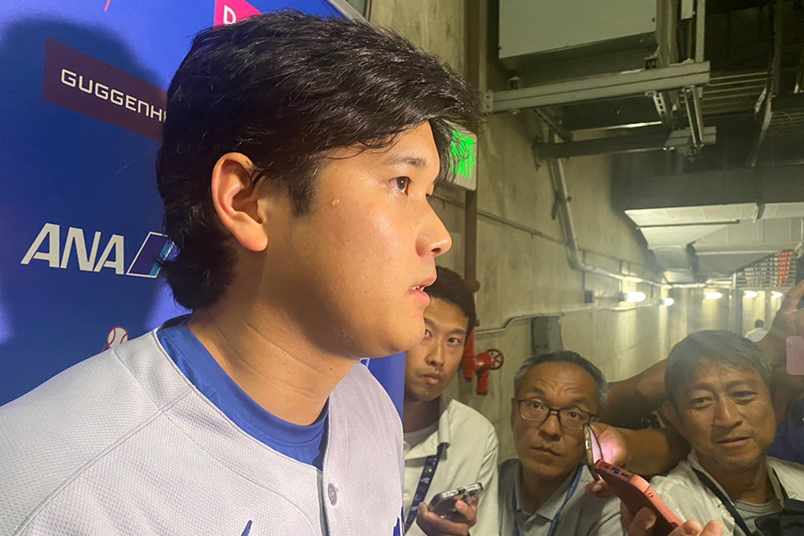試合後、取材に対応したドジャース・大谷翔平【写真：真柴健】