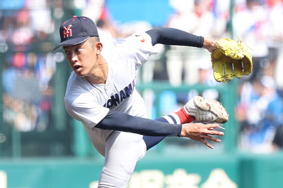 綾羽戦に登板した横浜・織田翔希【写真：加治屋友輝】