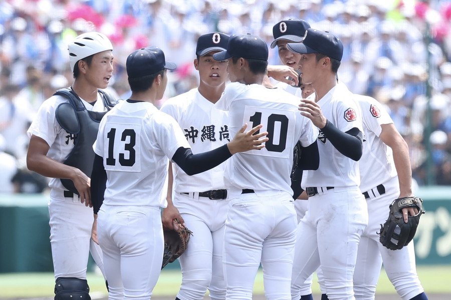 鳴門戦を戦った沖縄尚学ナイン【写真：加治屋友輝】