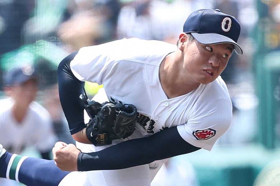 鳴門戦に登板した沖縄尚学・末吉良丞【写真：加治屋友輝】