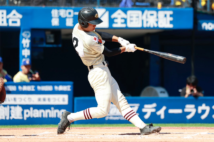7回に先制2ランを放った作新学院中・西原【写真：小池義弘】