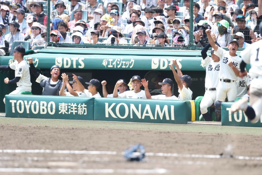 西日本短大付ベンチの様子【写真:加治屋友輝】