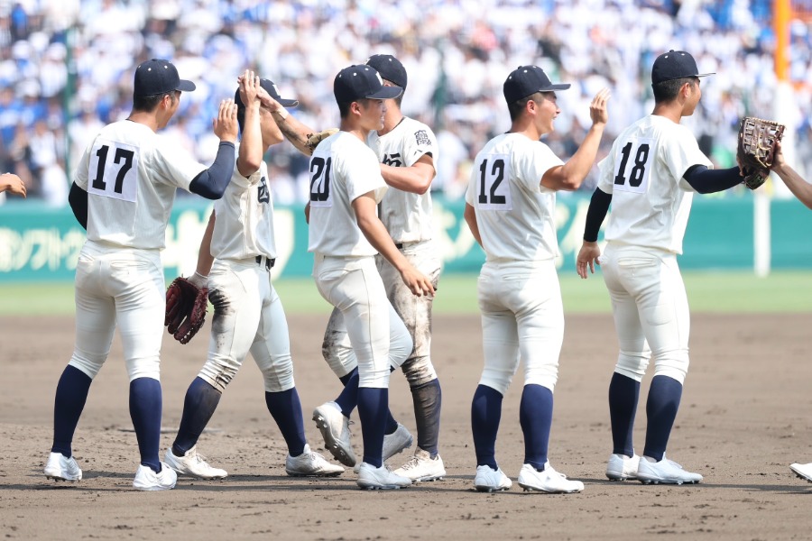 西日本短大付ナインの様子【写真：加治屋友輝】