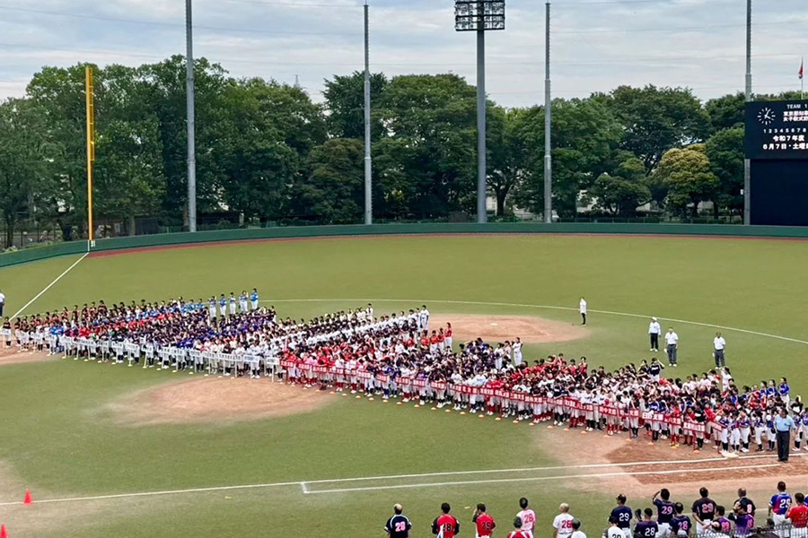 今年の都大会は学童と中学の部の開会式を同時に開催【写真：フィールドフォース提供】