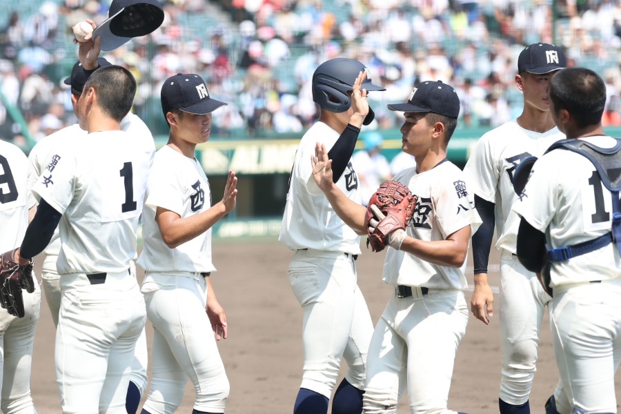 西日本短大付ナイン【写真：加治屋友輝】