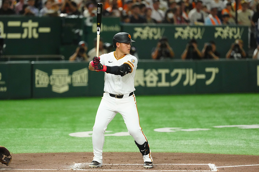 阪神戦に出場した巨人・岡本和真【写真：小林靖】