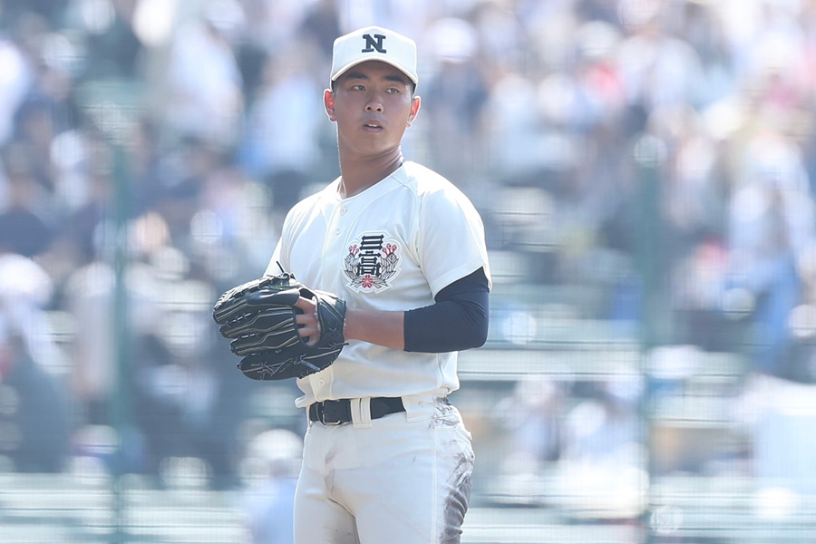 先発した日大三・近藤優樹【写真：加治屋友輝】
