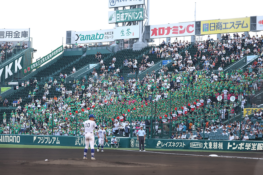 応援に駆け付けた佐賀北スタンド【写真：加治屋友輝】