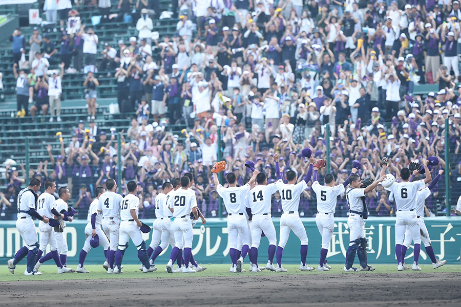 創成館に勝利した関東第一ナイン【写真:加治屋友輝】