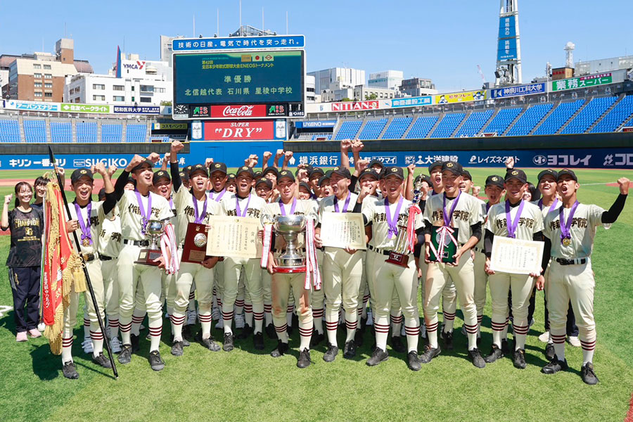 全日本少年軟式野球大会で優勝した作新学院中ナイン【写真:小池義弘】