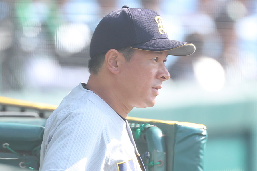 沖縄尚学戦を率いた仙台育英・須江航監督【写真：加治屋友輝】