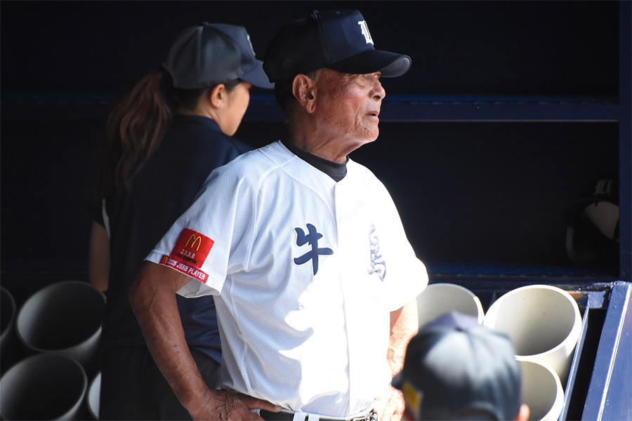 牛島野球スポーツ少年団の吉田敏雄監督【写真：川浪康太郎】