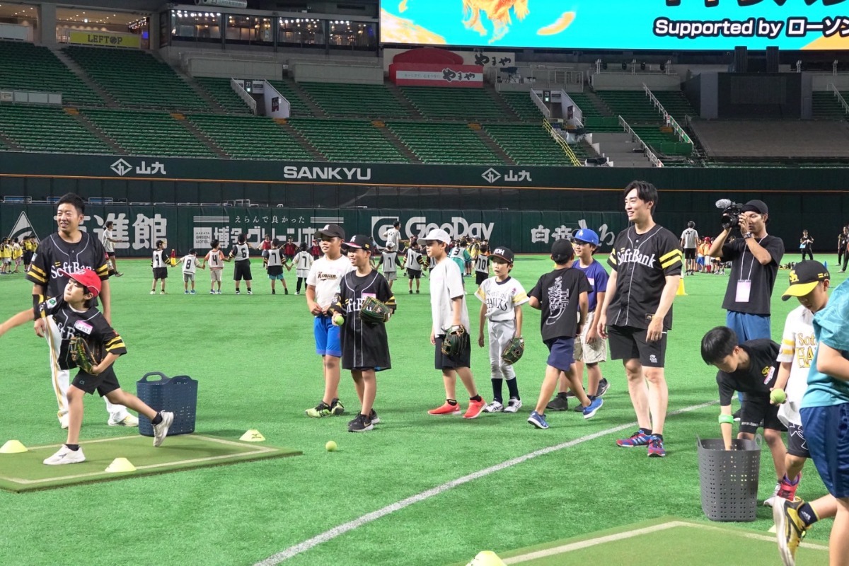 「スポーツキャラバン」で指導する和田毅氏（右）【写真：竹村岳】