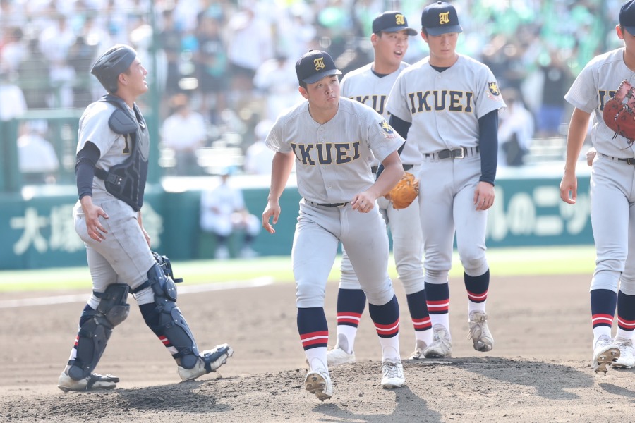 仙台育英ナイン【写真：加治屋友輝】