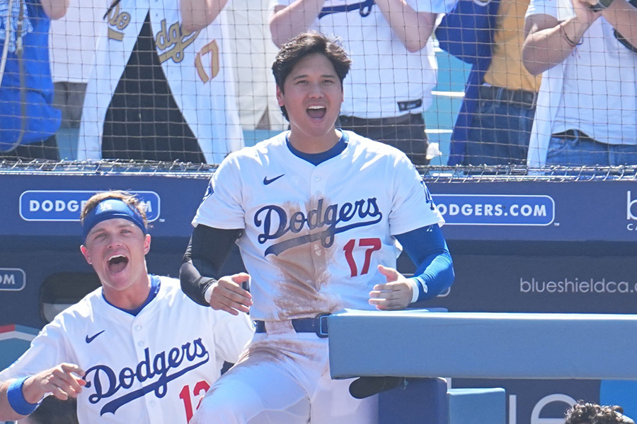 勝ち越し本塁打に喜ぶドジャース・大谷翔平【写真：イワモトアキト】
