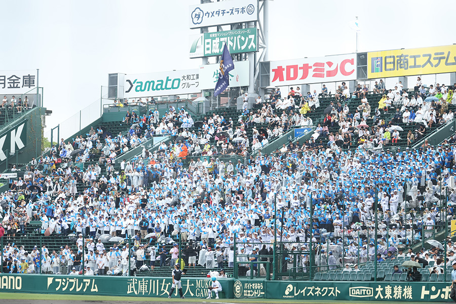 応援に駆け付けた県岐阜商スタンド【写真：加治屋友輝】