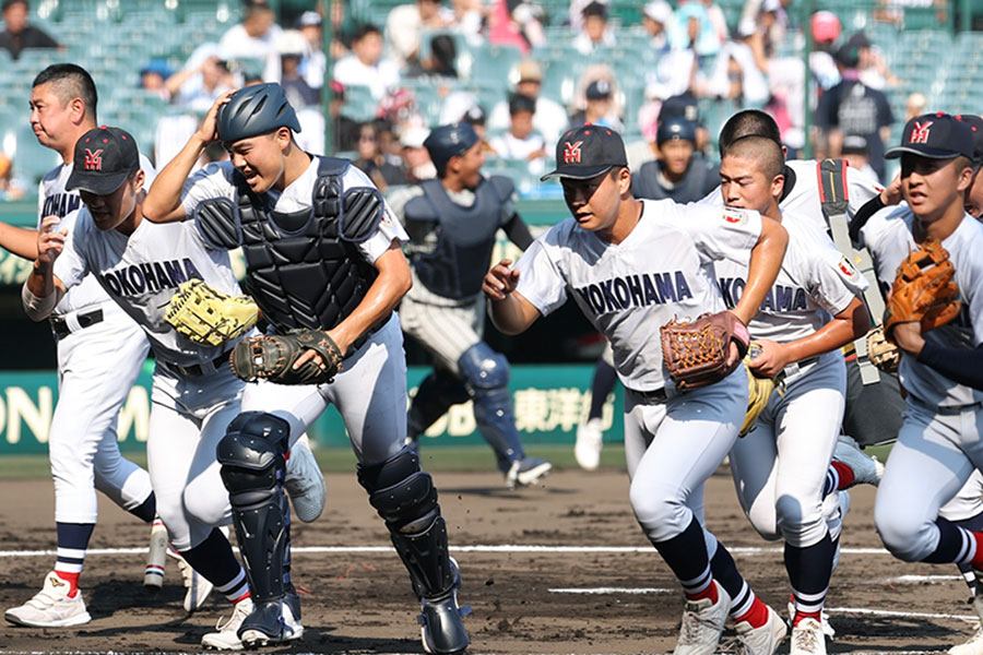 横浜高校ナイン【写真：加治屋友輝】