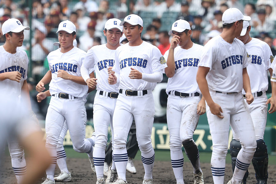 県岐阜商ナイン【写真：加治屋友輝】