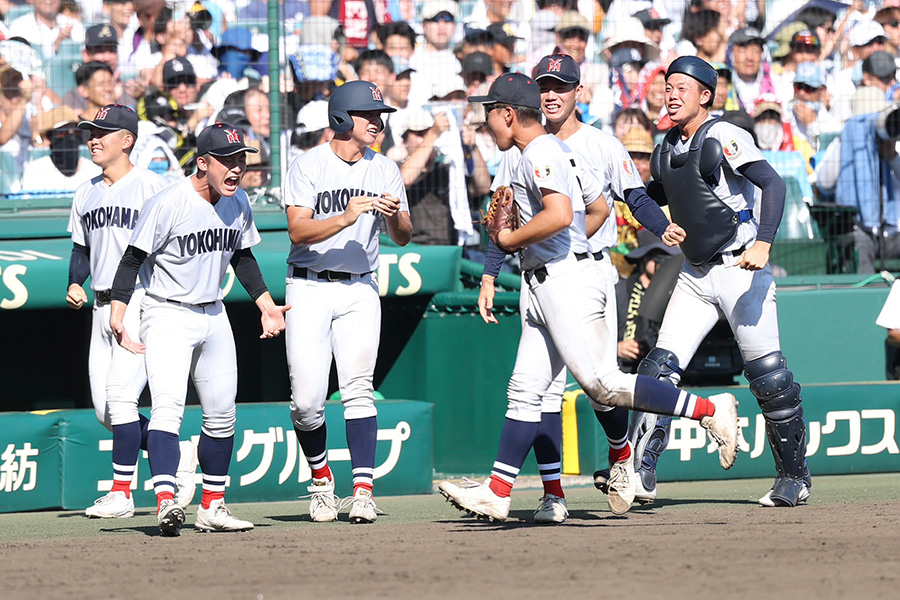 県岐阜商と対戦した横浜ナイン【写真：加治屋友輝】