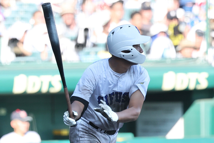 サヨナラ打を放った県岐阜商・坂口路歩【写真：加治屋友輝】