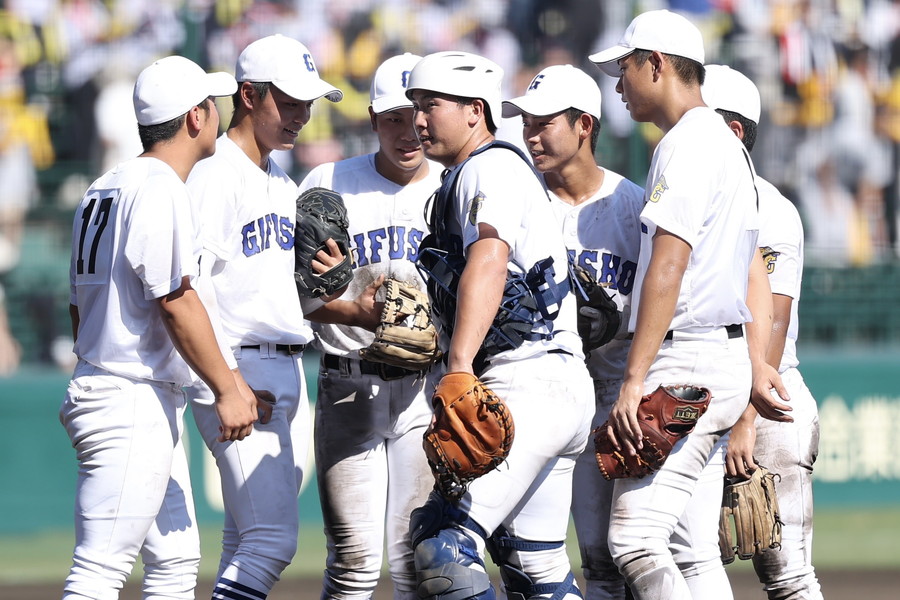 県岐阜商のナイン【写真：加治屋友輝】