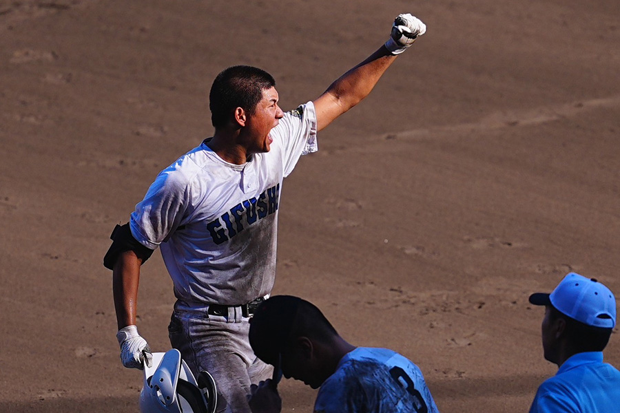 サヨナラで準決勝に進んだ県岐阜商【写真：荒川祐史】