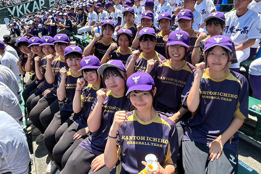 アルプススタンドから声援を送った関東第一のマネジャー【写真：編集部】