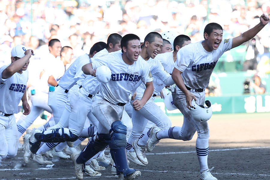 県岐阜商ナイン【写真：加治屋友輝】