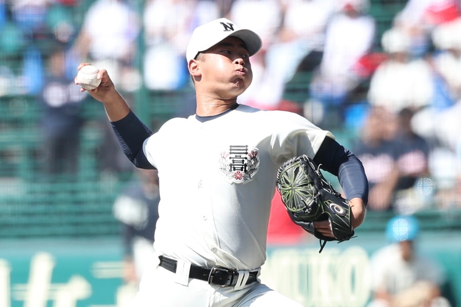 先発した日大三・近藤優樹【写真：加治屋友輝】