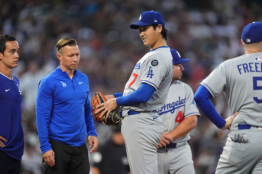 打球が直撃し苦悶の表情を浮かべるドジャース・大谷翔平【写真：アフロ】