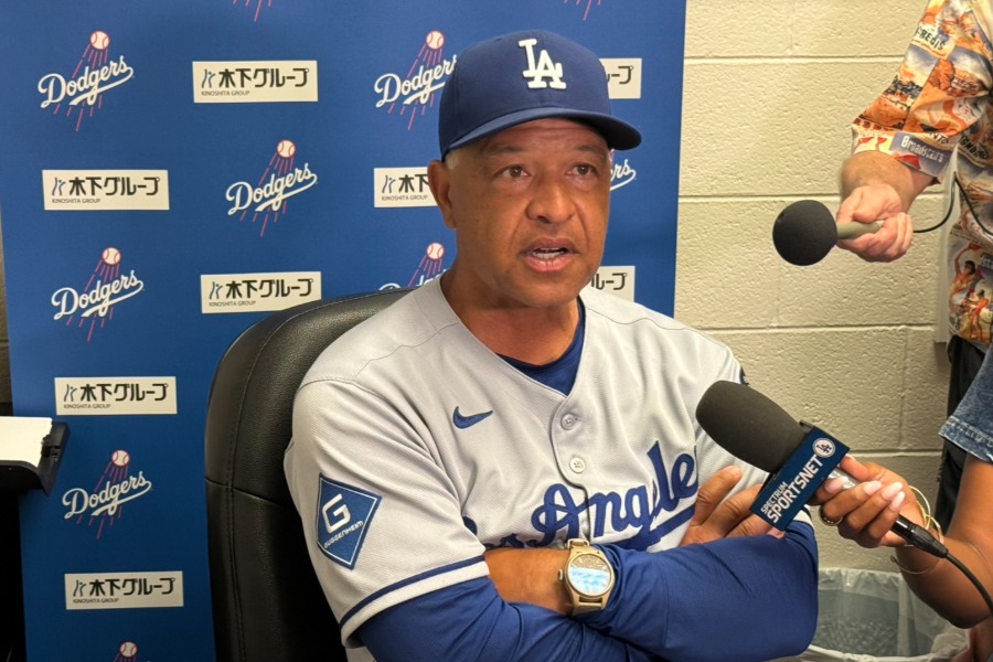 試合後に取材に応じたドジャースのデーブ・ロバーツ監督【写真：上野明洸】