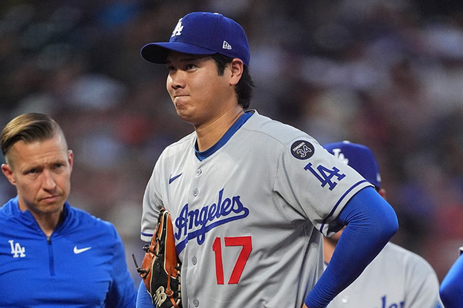 打球が直撃し苦悶の表情を浮かべるドジャース・大谷翔平【写真：アフロ】