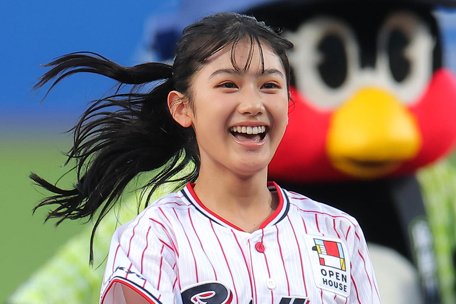 ヤクルト戦の始球式に登場した藤本唯千夏さん【写真提供：産経新聞社】
